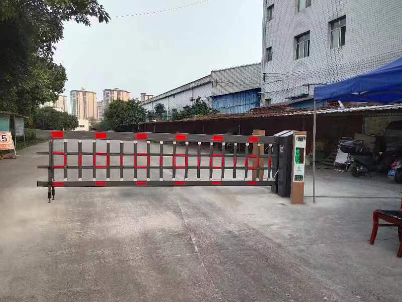 重庆重型空降道闸+LK车牌识别一体机案列