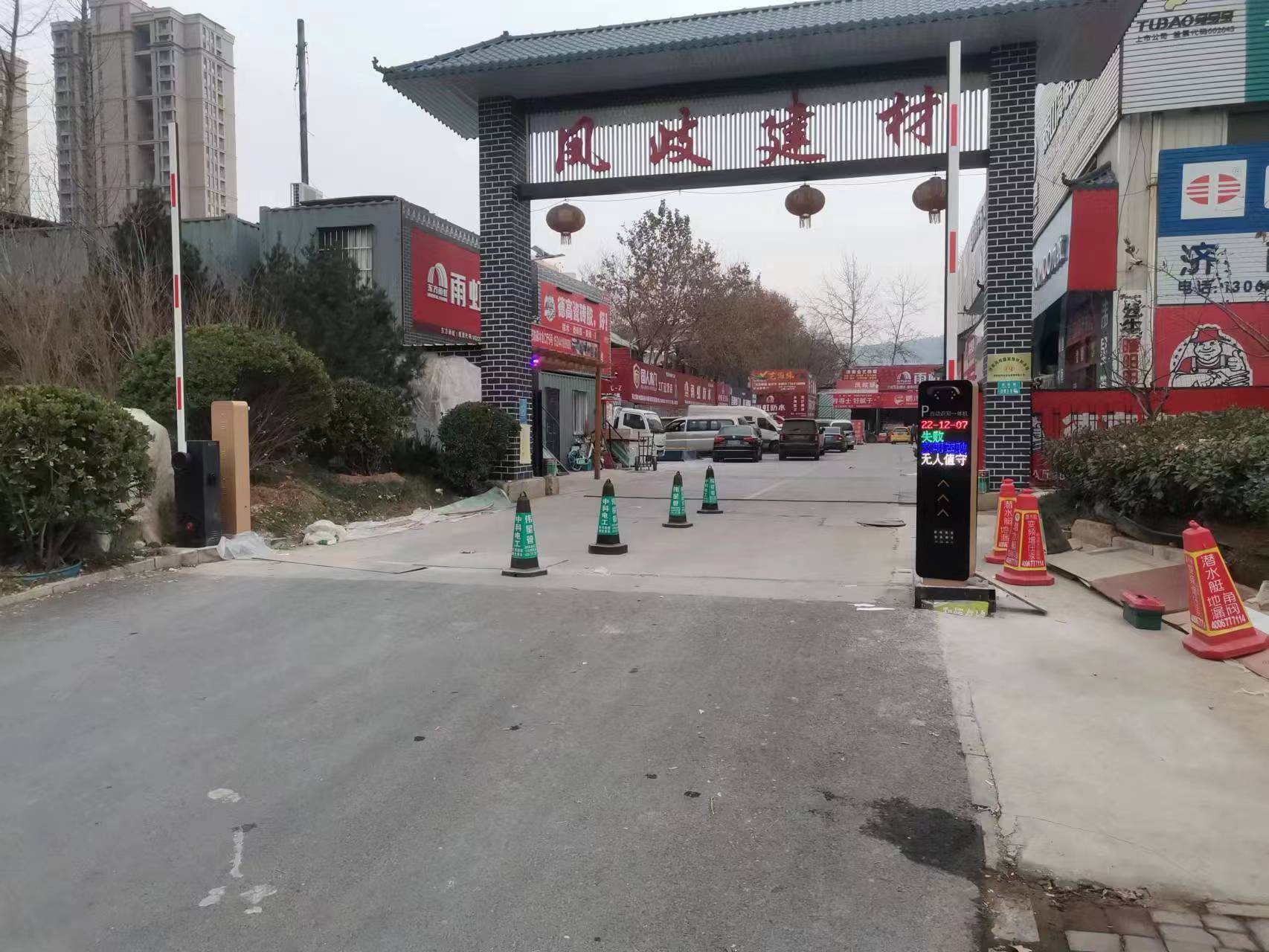 山东济南凤岐建材市场无人值守停车场案列 商业中心智慧停车场案列 第1张