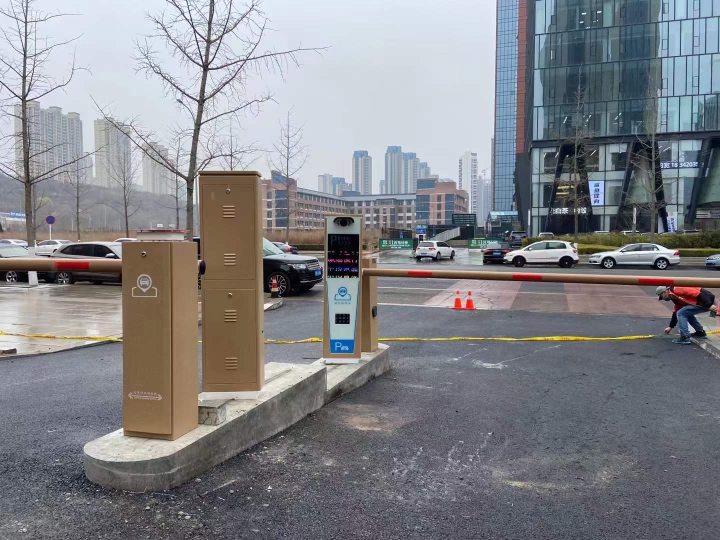 无人值守停车场案列图 商业中心智慧停车场案列 第1张
