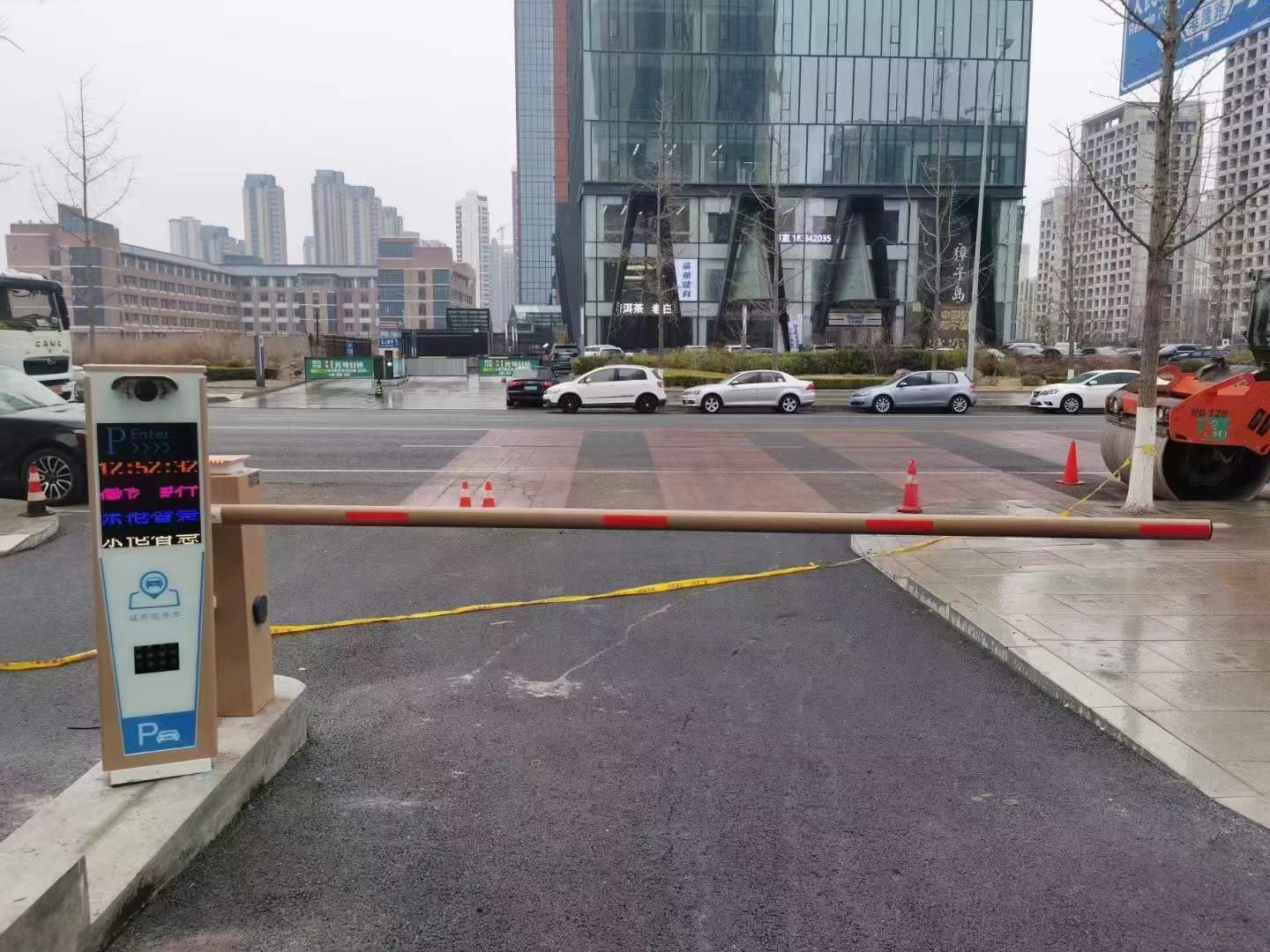 无人值守停车场案列图 商业中心智慧停车场案列 第2张